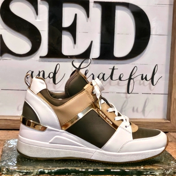 Michael Kors Georgie Canvas and Leather Trainer Wmn Sz 8 #HJ208 - Picture 1 of 10